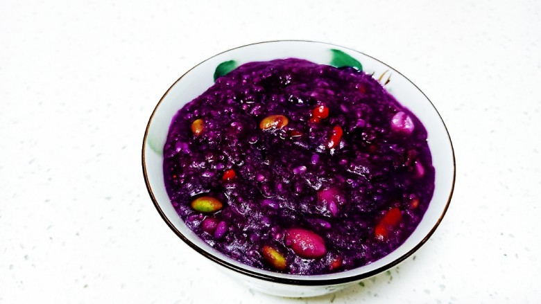 糙米、小米、紫薯粥,盛出