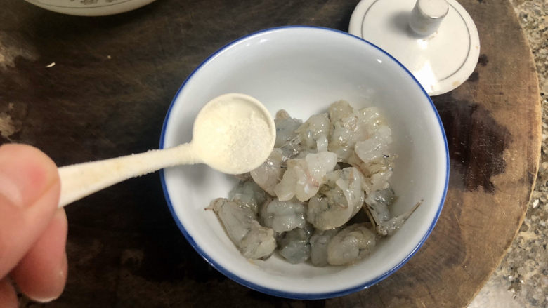 虾仁跑蛋➕东风吹作黄金色,虾仁加少许食盐