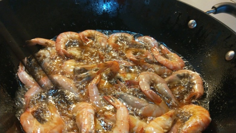 麻辣干锅虾,炸出虾油出来即可。