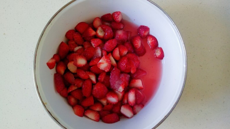 草莓山药,腌出水份