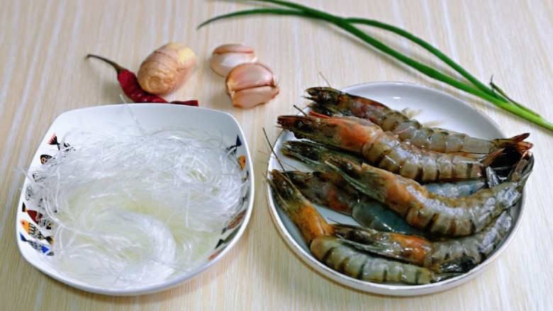 蒜蓉蒸大虾,准备食材。