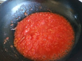 鸡蛋番茄酱,炒出浓汁。