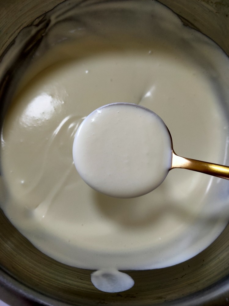 在家也可以制作奶茶,多余的奶盖可以放冰箱冷藏保存5天要包上保鲜膜。