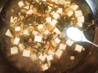 菠菜豆腐汤,放一勺盐。