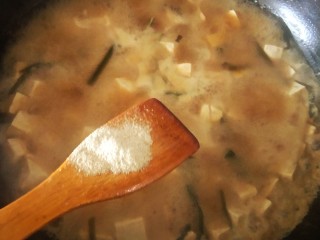 菠菜豆腐汤,胡椒粉适量(根据自己口味放)。