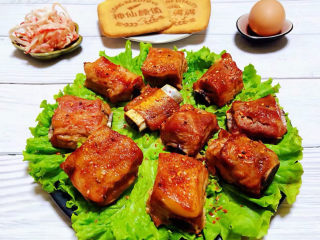 酱香排骨,奥尔良酱料伴有韩式辣酱烤猪小排是宴客必备的拿手美味