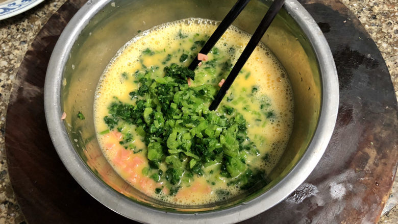 菠菜蛋卷➕绿柳才黄半未匀,菠菜火腿肠加入蛋液