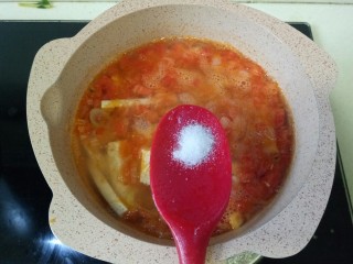 菠菜豆腐汤,根据自己口味加入适量盐加入