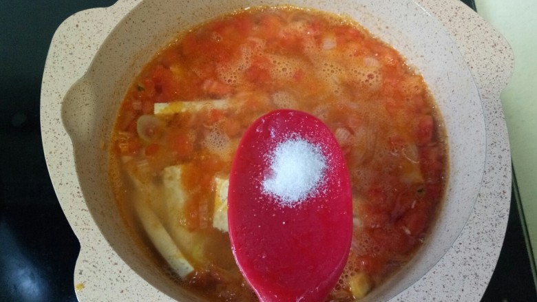 菠菜豆腐汤,根据自己口味加入适量盐加入