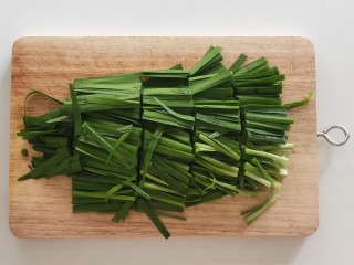 韭菜炒豆腐,切段