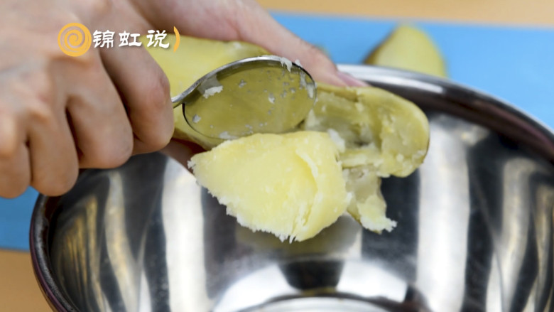好吃的黄金虾球，制作的时候口水直流,把土豆挖出来