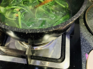 菠菜豆腐汤,水开后，焯1分钟即可；