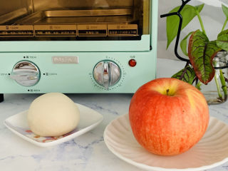 苹果玫瑰花挞,一个烤箱、一块面团、一个苹果🍎就可以呈现出一个浪漫的美食🌹
