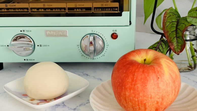 苹果玫瑰花挞,一个烤箱、一块面团、一个<a style='color:red;display:inline-block;' href='/shicai/ 591'>苹果</a>🍎就可以呈现出一个浪漫的美食🌹