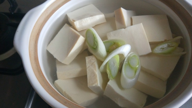 菠菜豆腐汤,放入锅中。
