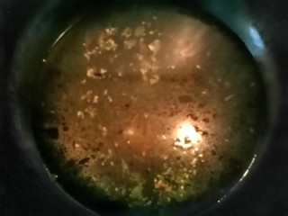 菠菜豆腐汤,加入凉水。