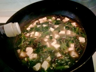 菠菜豆腐汤,加少许胡椒粉。
