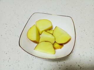 椰子炖鸡,土豆切块
