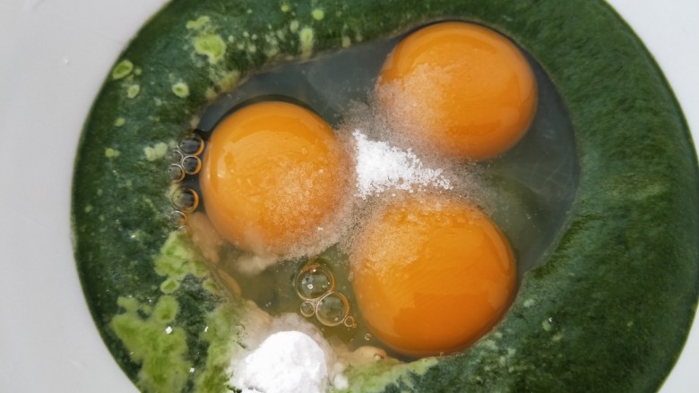 菠菜蛋卷,加三个鸡蛋。
