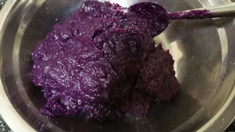 粗细搭配，甜而不腻的紫薯馒头，老公吃了还想吃,紫薯泥