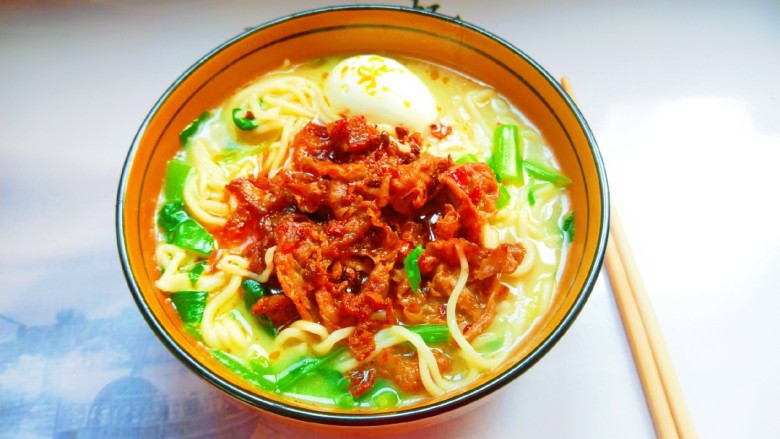 麻辣牛肉面,辣椒牛肉面。