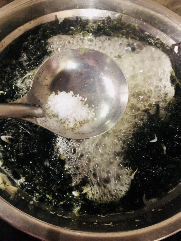 芦笋紫菜汤,适量盐