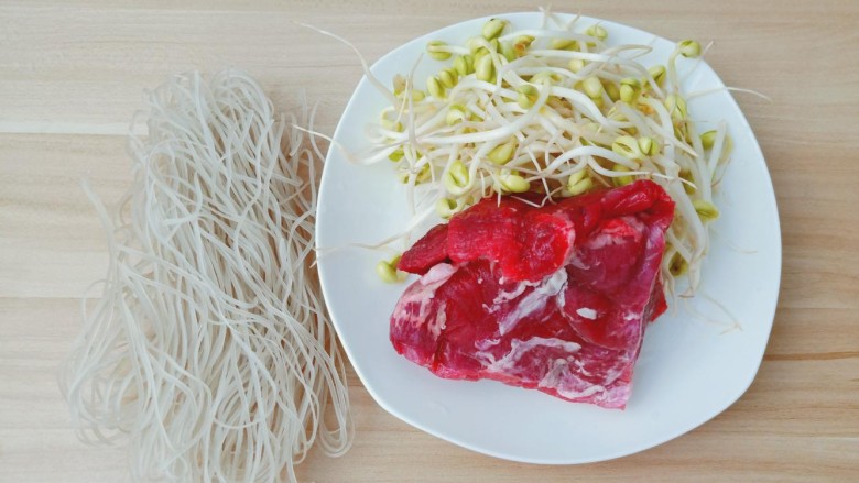 麻辣牛肉面,<a style='color:red;display:inline-block;' href='/shicai/ 216'>牛肉</a>选择前腿肉来做嫩一点。