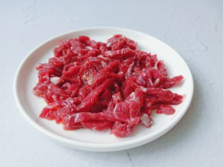 蒜苔炒牛肉,十三香加半勺。