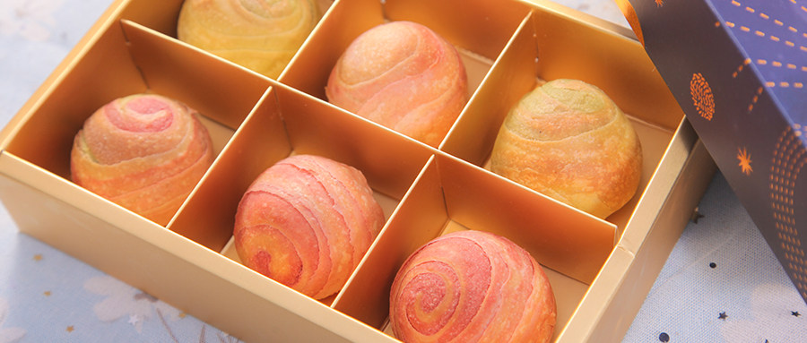 这盒会散发魅力的梦幻蛋黄酥，想带你尝尝星空的味道！
