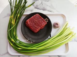 蒜苔炒牛肉,准备食材。