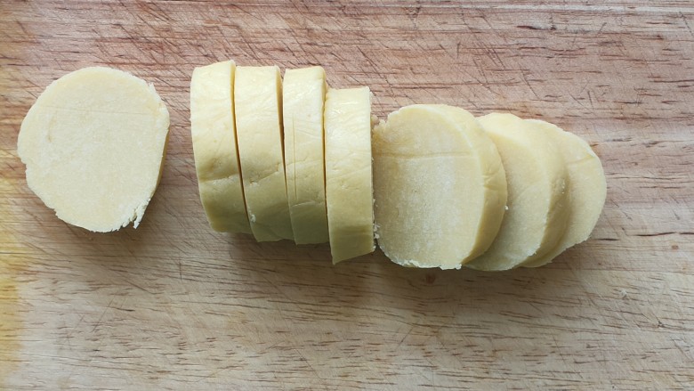 菠萝面包,冷冻过的酥皮平均分8分