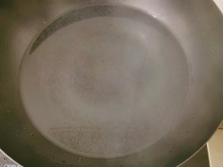 白灼油麦菜,锅烧开水