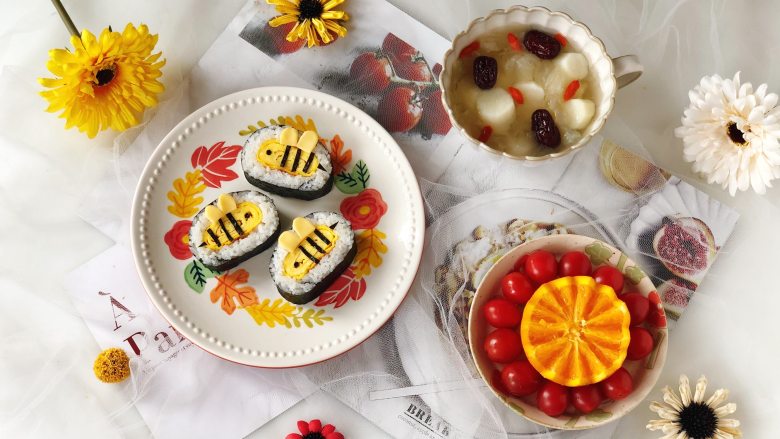 萌萌哒“小蜜蜂寿司”，拯救宝宝的味蕾,搭配红枣山药银耳汤和水果，美美的早餐吃起来吧！