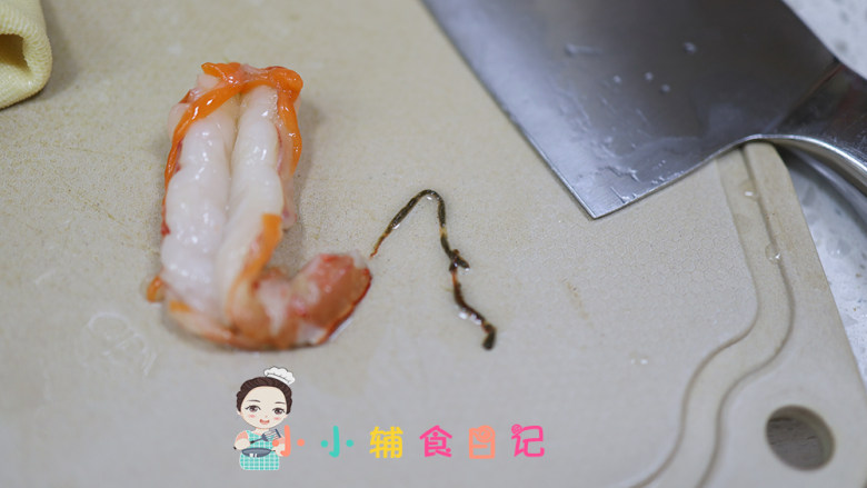 10个月以上豆腐皮虾仁汤,虾中间切开去掉虾线，这个虾真的非常大很好吃