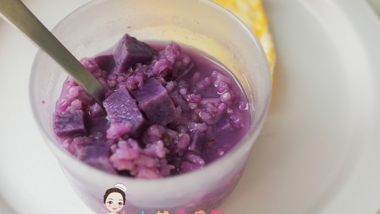 10个月以上紫薯谷物米饼,放在电饭锅跟米饭一起煮好备用