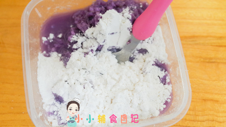 10个月以上紫薯谷物米饼,取120g紫薯粥+20g面粉+10g肉末搅拌均匀