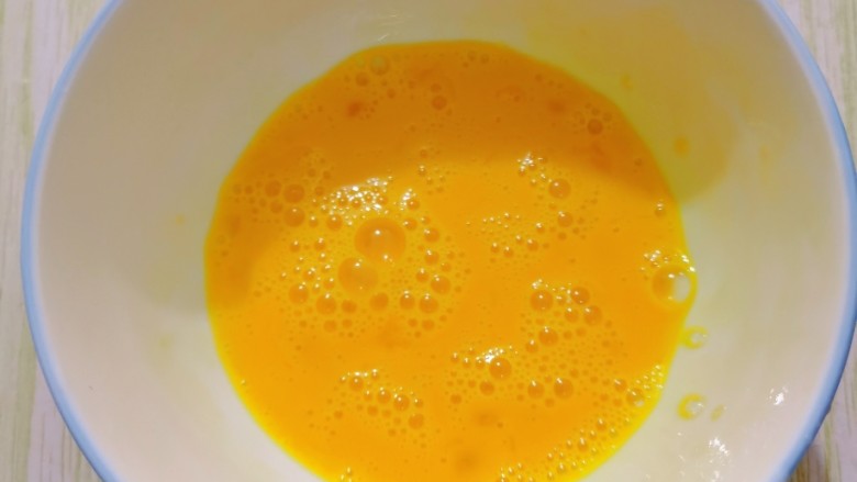 油麦菜鸡蛋汤营养丰富又好吃啊！,用筷子搅拌均匀