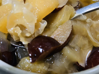 苹果银耳红枣汤,时间到，就出锅，或者保温着，想吃的时候拿起来；