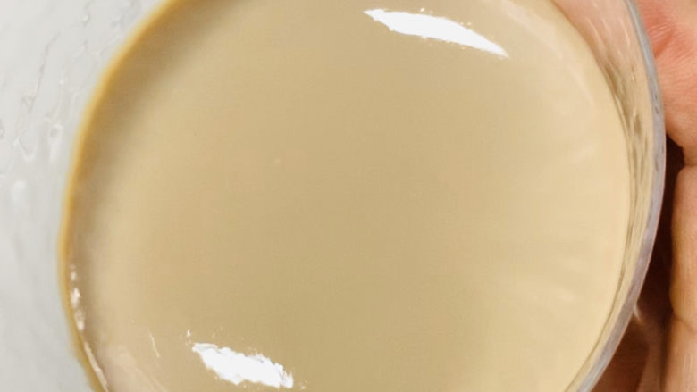 白玉丸子咖啡布丁,冷藏好的咖啡布丁非常q弹。