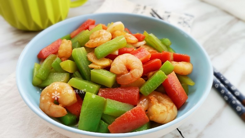 莴笋炒虾仁,简单好做的一道菜。