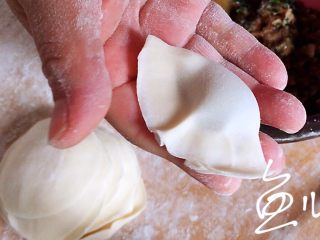 韭菜猪肉馅水饺,包成喜欢的饺子形状