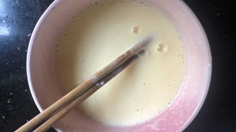 酸奶吐司片,搅拌均匀。