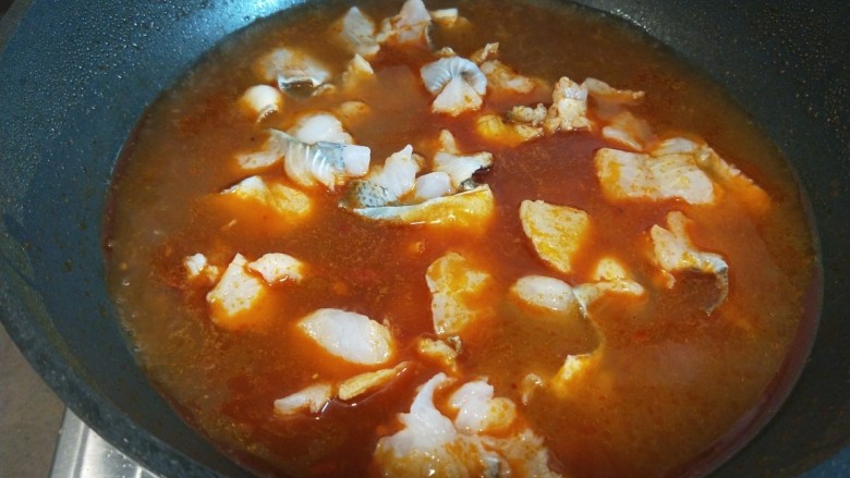 酸汤龙利鱼,煮开锅。