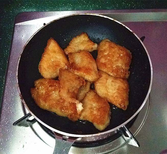 糖醋龙利鱼,中小火焖制2~3分钟，收汁后的鱼肉会更加鲜嫩入味