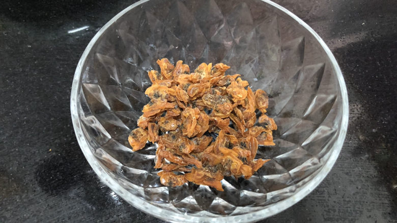 花蛤豆腐汤➕浅红淡白间深黄,取约25g蛤蜊干