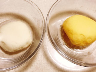 贝壳馒头（南瓜）,揉成光滑面团放在温暖的地方发酵