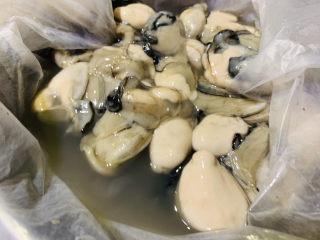 牡蛎炒蛋,市场买的牡蛎特别新鲜；