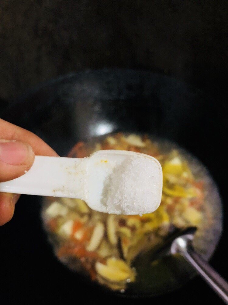 牡蛎豆腐汤,加入适量盐