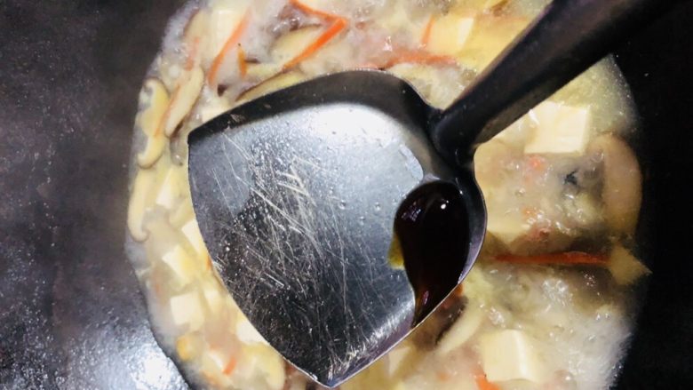 牡蛎豆腐汤,加入适量蚝油