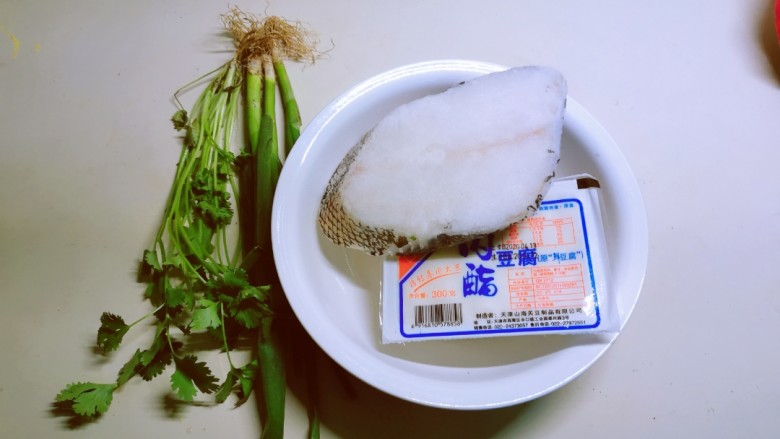 鳕鱼炖豆腐,食材准备好